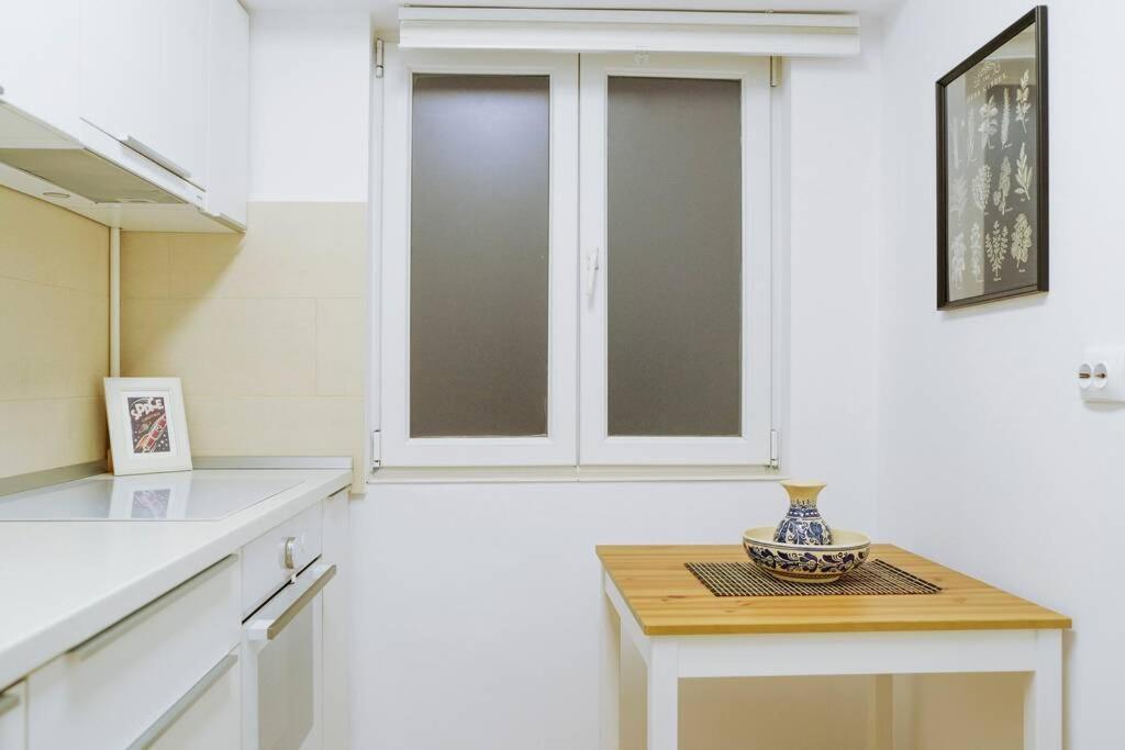 Elegant Vibes Apartment Next To Obor Market Bucureşti Ngoại thất bức ảnh