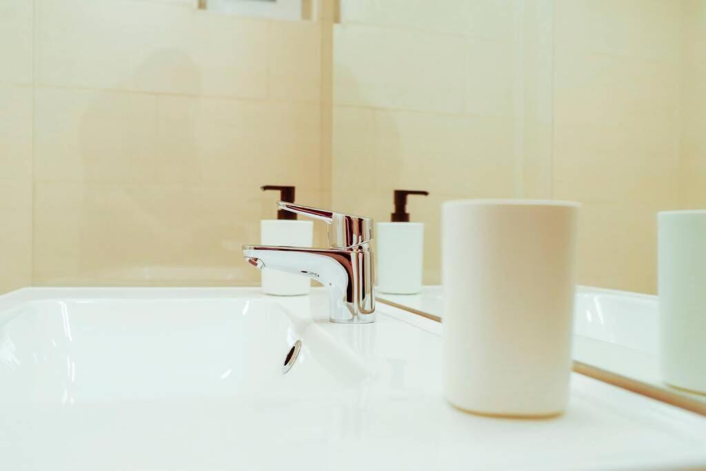Elegant Vibes Apartment Next To Obor Market Bucureşti Ngoại thất bức ảnh