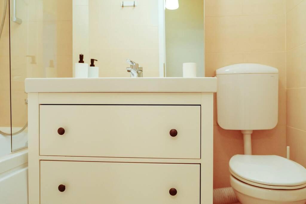 Elegant Vibes Apartment Next To Obor Market Bucureşti Ngoại thất bức ảnh
