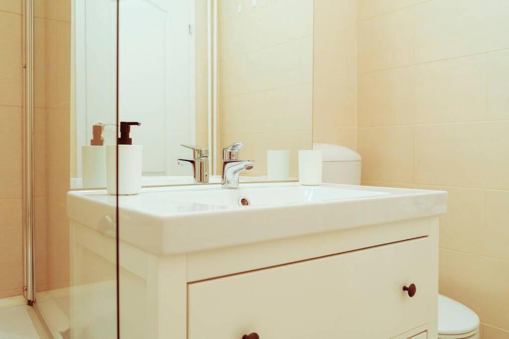 Elegant Vibes Apartment Next To Obor Market Bucureşti Ngoại thất bức ảnh